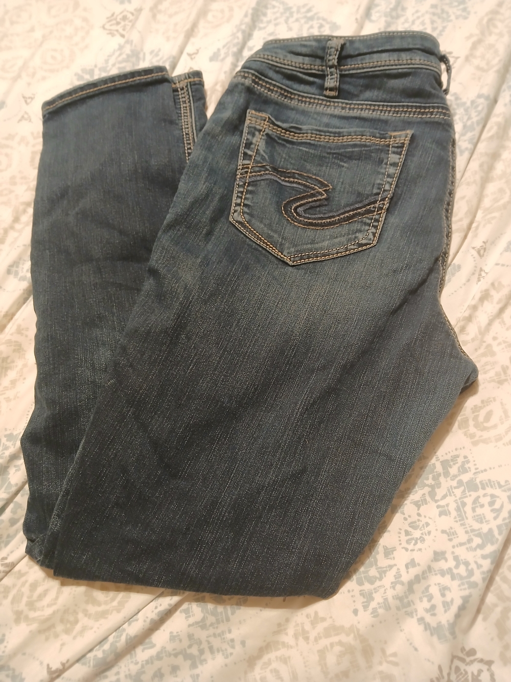 Women’s Blue Denim Jeans with Embroidered Back Pocket W34/L31